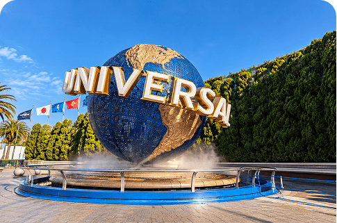 Globo da Universal na entrada do Universal Studios Japan, em Osaka