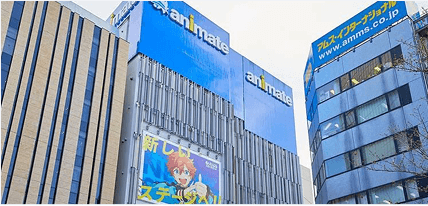 Prédios de lojas de mangá e anime em Akihabara