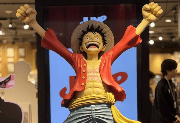 Estátua do Luffy, de One Piece, na Jump Shop em Tóquio